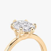 Oval Cut - Plain Band - 6 Prong Classic Ring - 18 K Gold